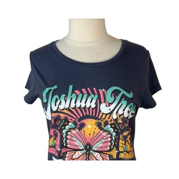 Wound Up Tshirt Joshua Tree Womens XL Gray Pink Butterfly Casual - Picture 3 of 6